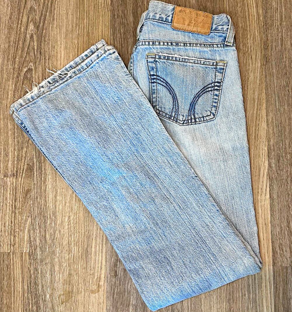 Hollister Denim Juniors Sz 5 Low Rise Light Wash Bootcut Distressed Jeans